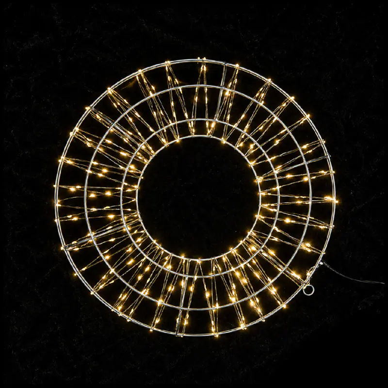 Bague circulaire pour Noël suspendue